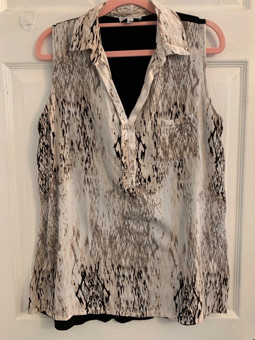 Joseph A Women’s Sleeveless Printed Collared top Black & Cream size medium $10